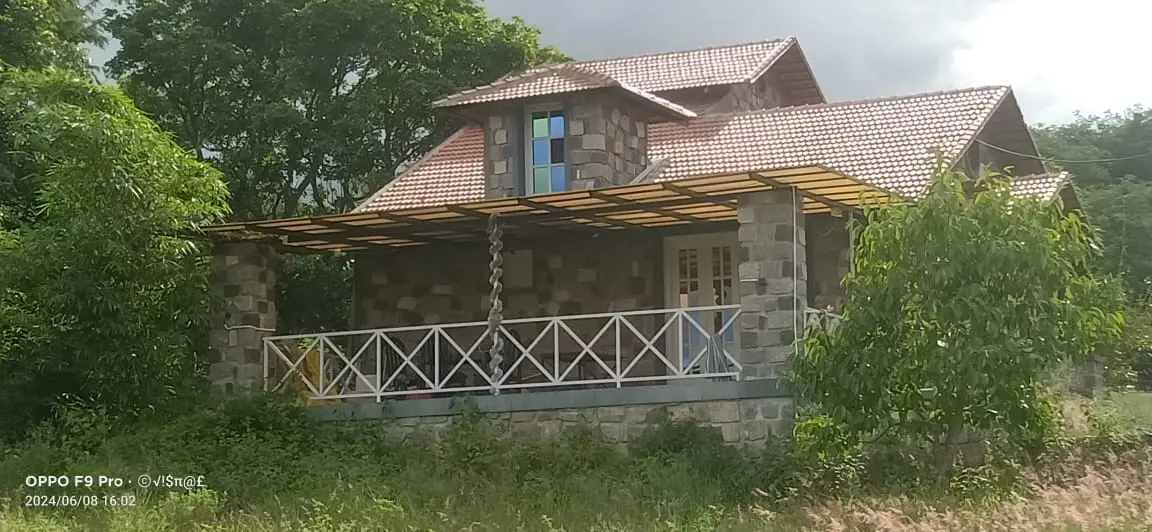2BHK Farmhouse for Sale in Shoolagiri, Tamil Nadu – Peaceful Setting with Private Pools