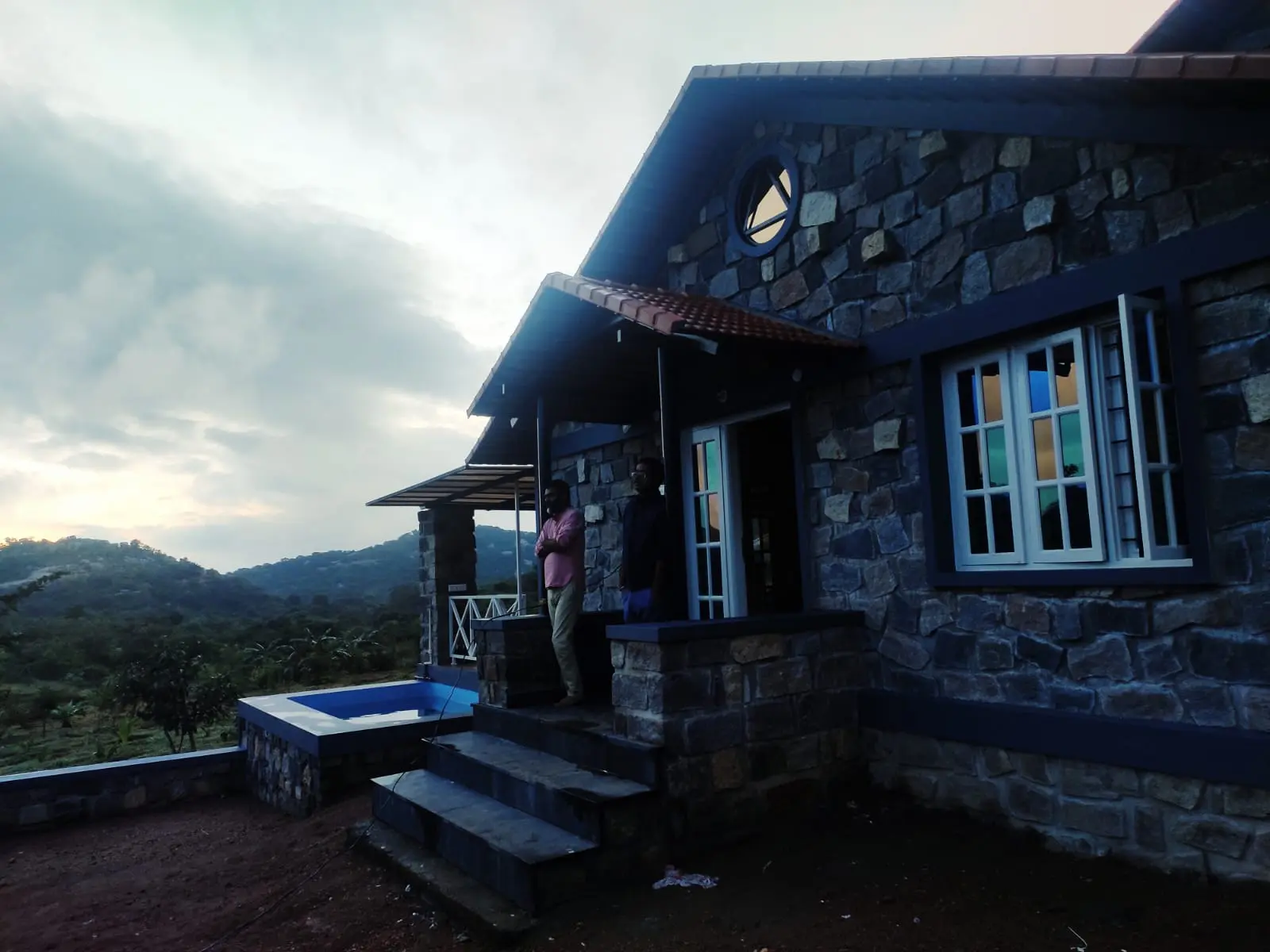 2BHK Farmhouse for Sale in Shoolagiri, Tamil Nadu – Peaceful Setting with Private Pools