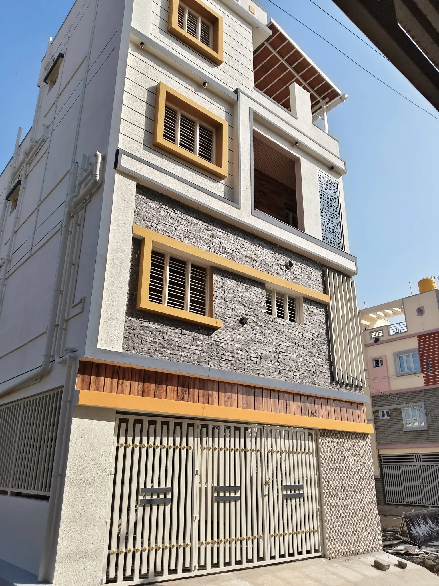 Spacious Duplex Villa for Sale Behind Prestige Jindal City