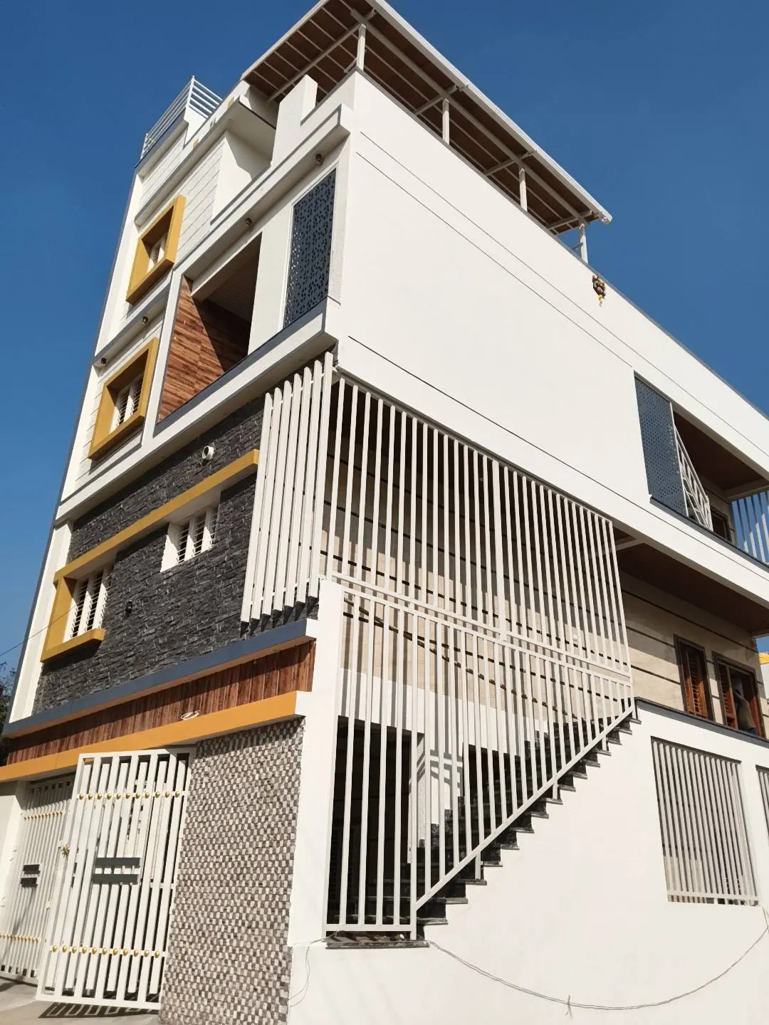 Spacious Duplex Villa for Sale Behind Prestige Jindal City