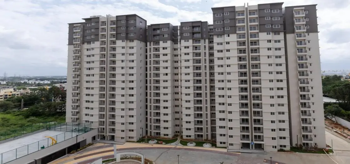 2BHK Flat for Sale in TVS Emerald Jardin 12th Floor Pool Facing