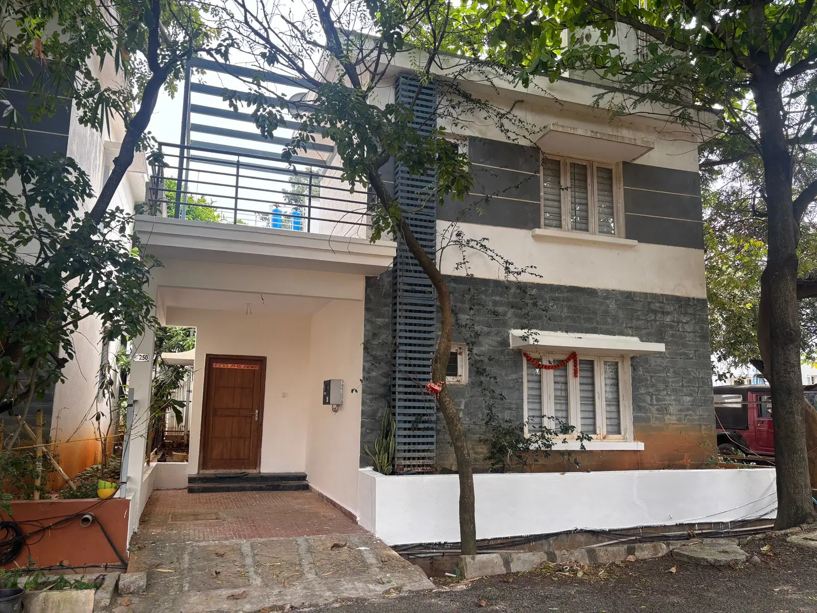 3BHK Corner Villa for Sale Park Facing Semi-Furnished