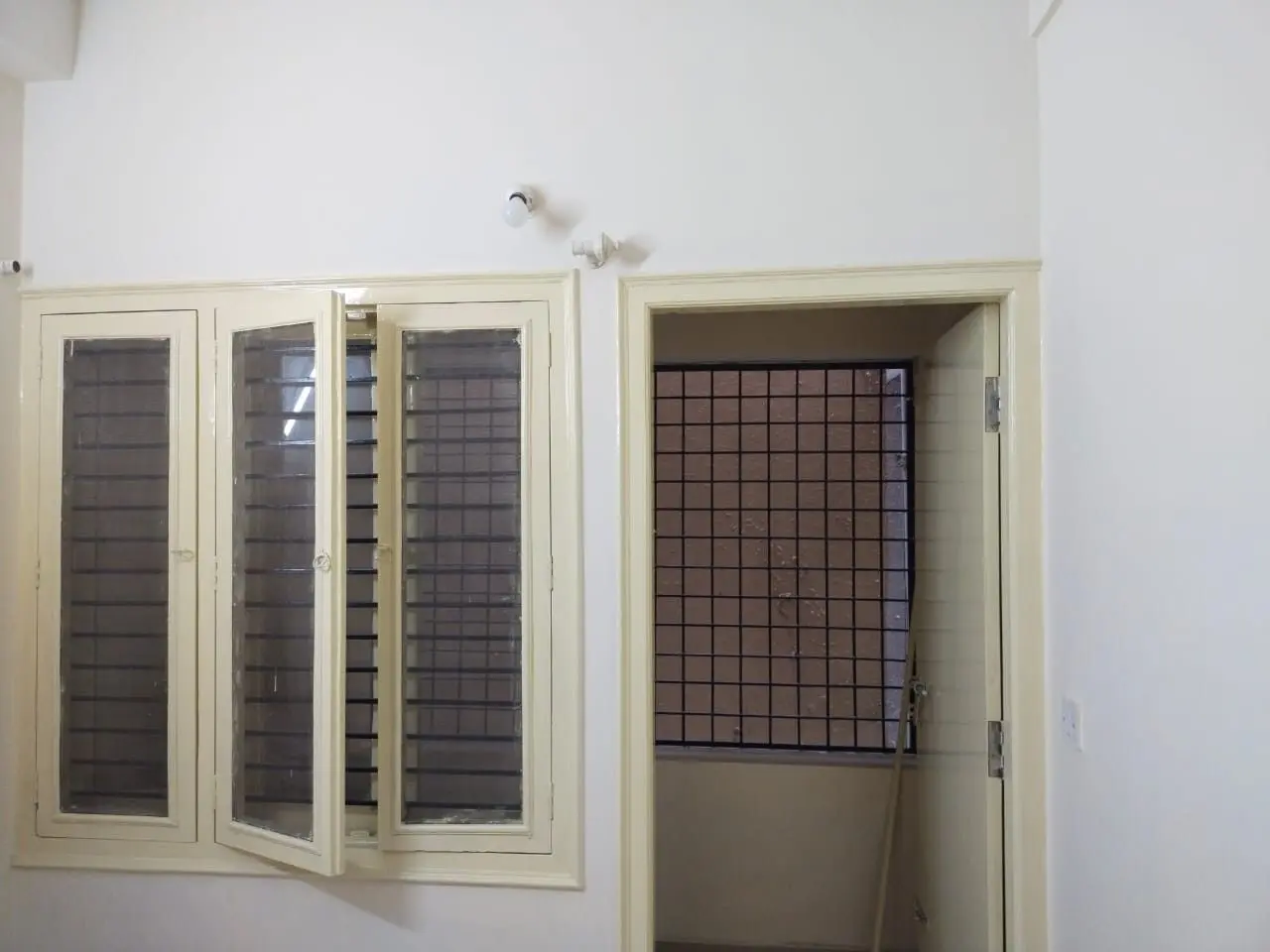 Well-Maintained 2BHK Flat for Sale in Old Airport Road 2nd Floor