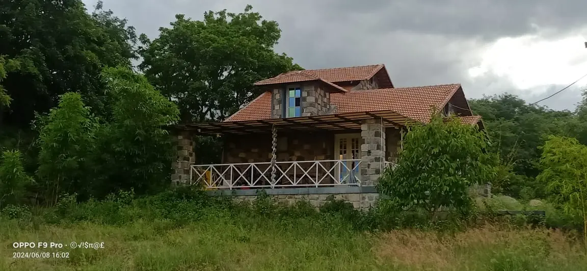 2BHK Farmhouse for Sale in Shoolagiri, Tamil Nadu – Peaceful Setting with Private Pools