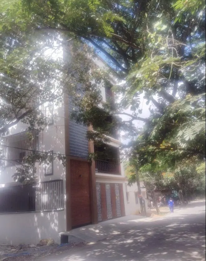 Independent 4BHK Duplex House for Sale Near Meenakshi Mall, East Facing