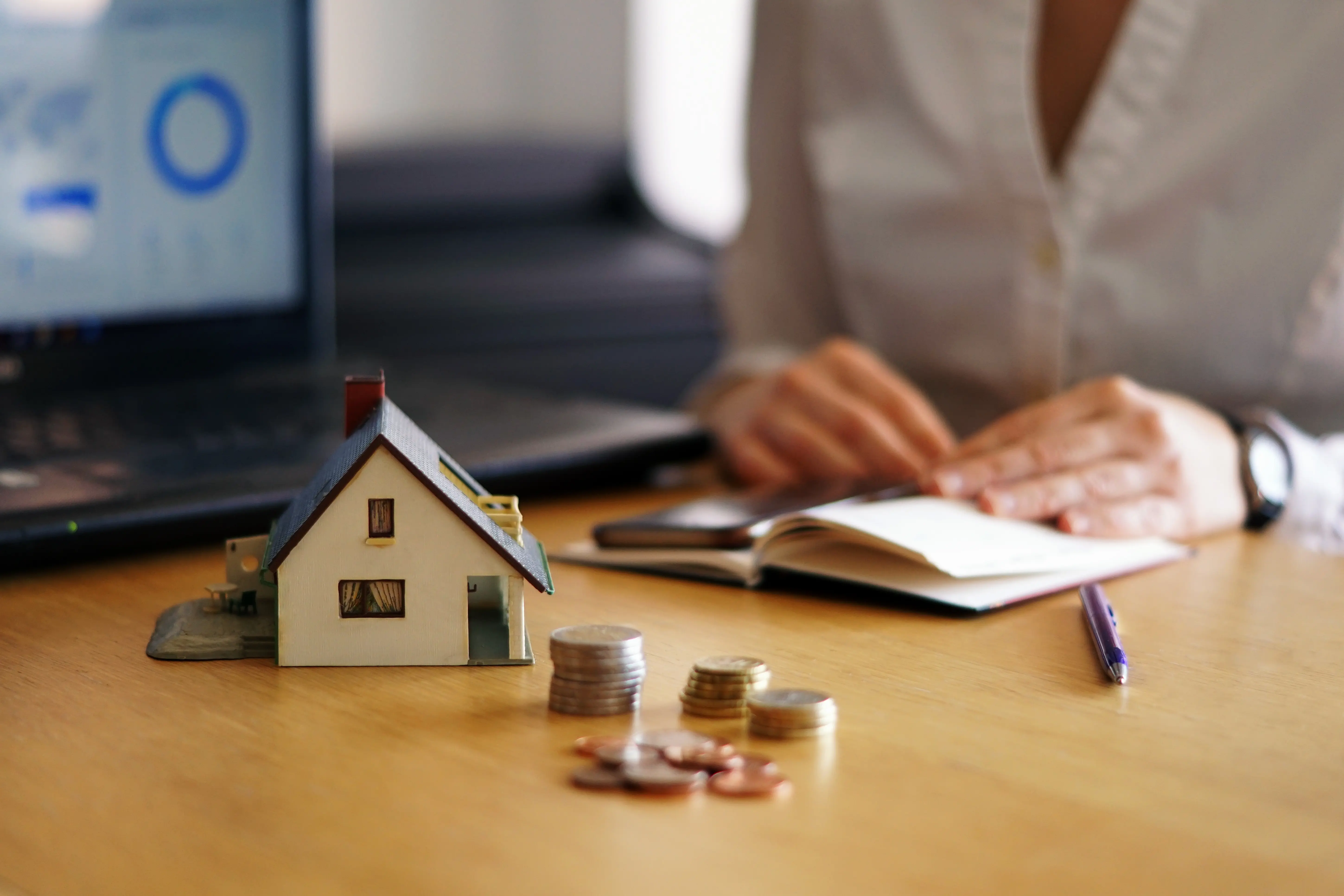 closeup-shot-person-thinking-buying-selling-house (2)