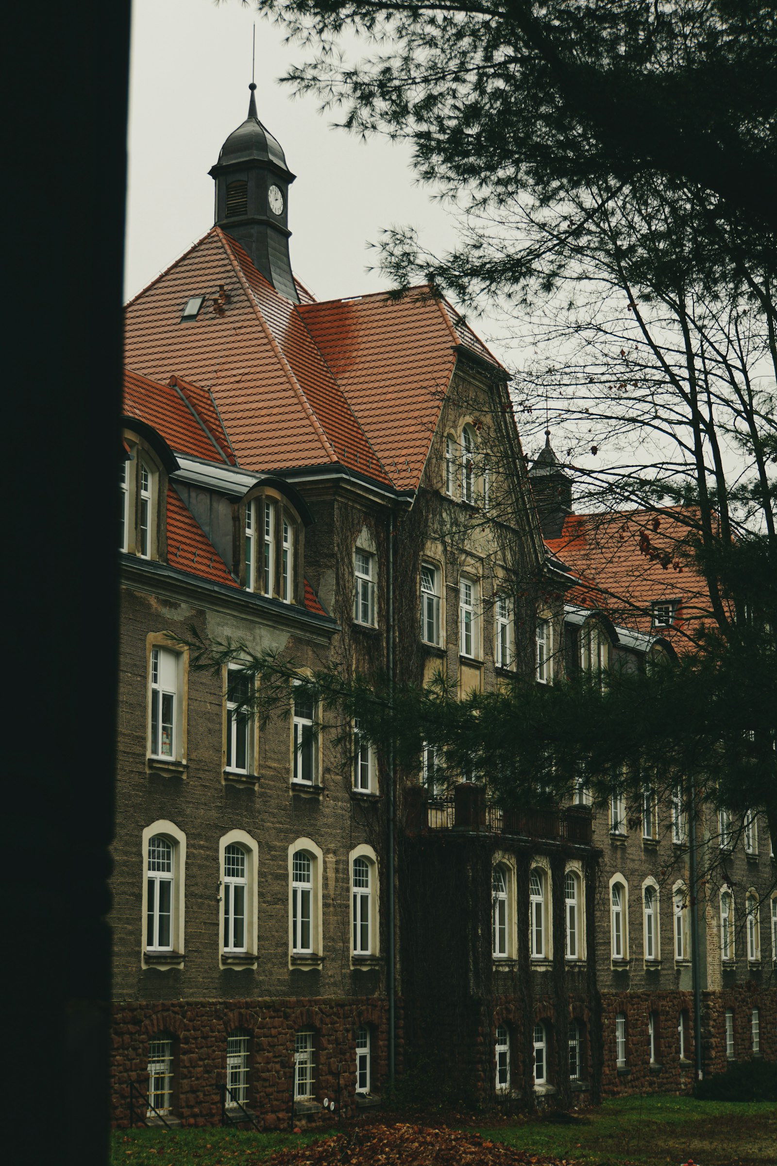 School campus building representing Mangalore education options