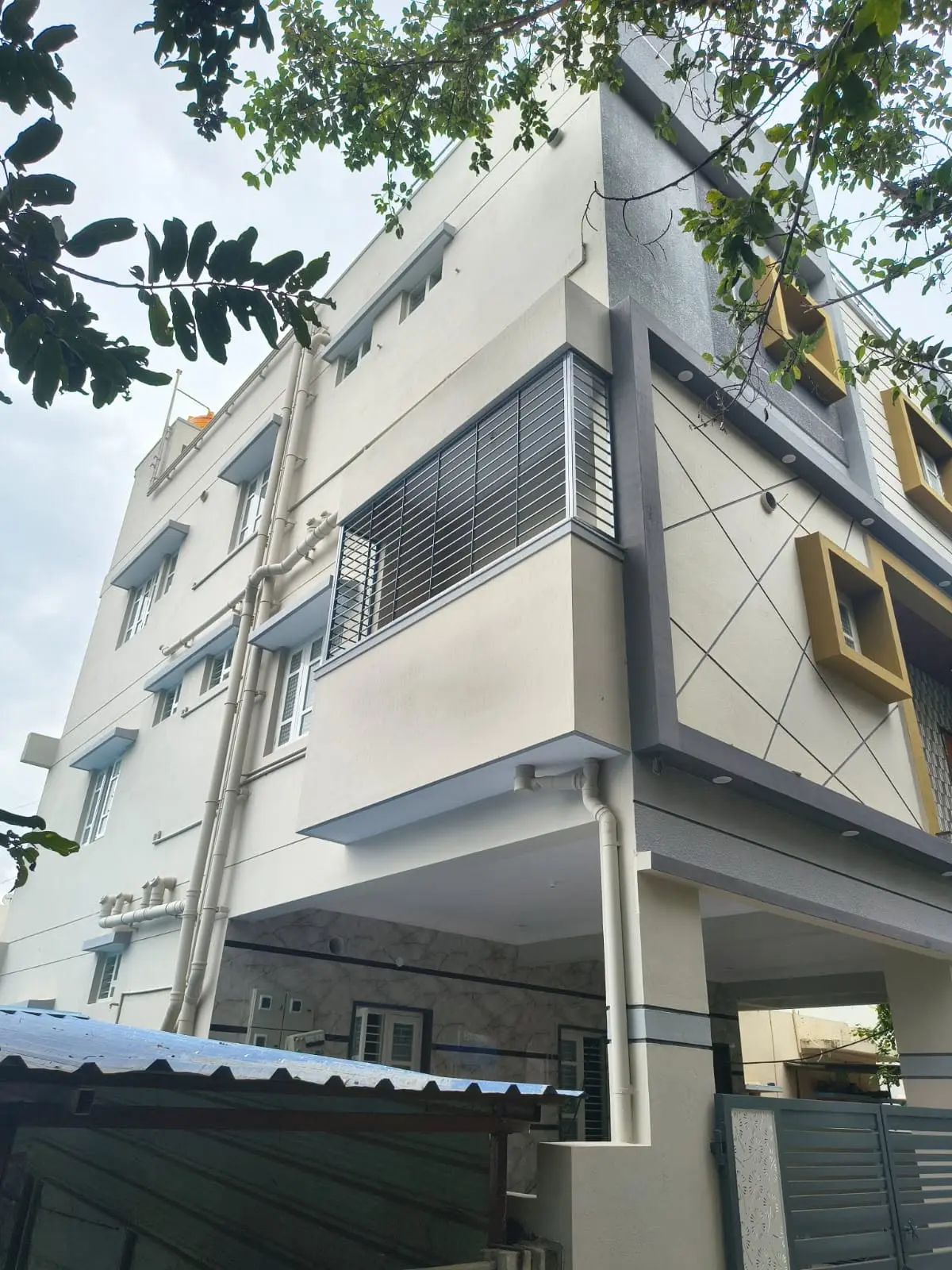 Independent Building for Sale – Singapura, Bangalore