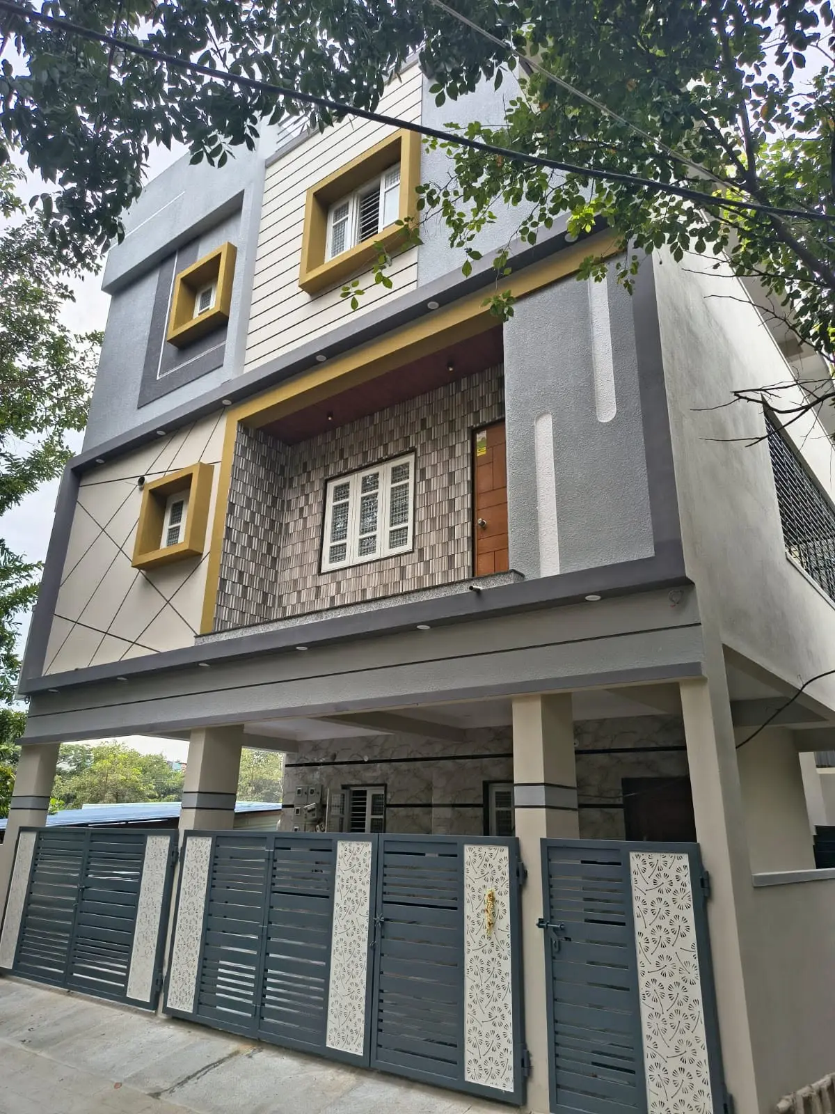 Independent Building for Sale – Singapura, Bangalore