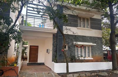 3BHK Corner Villa for Sale Park Facing Semi-Furnished